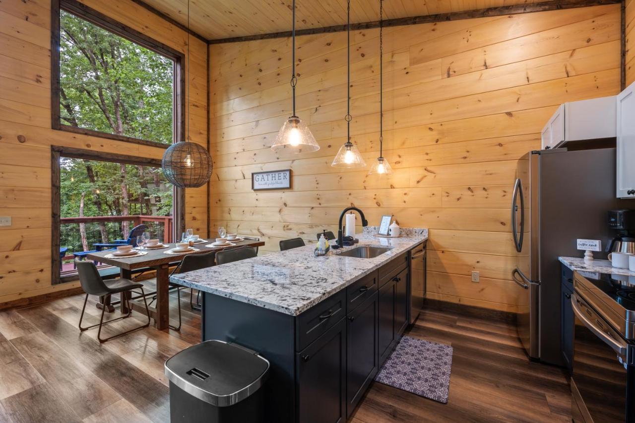 New Cozy Mountain Cabin Hot Tub Near Downtown Gatlinburg Eksteriør billede