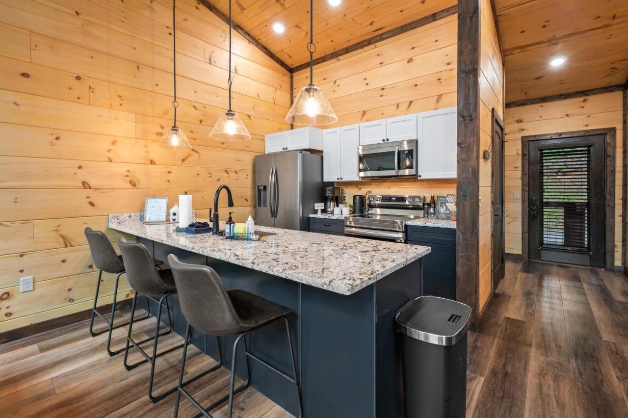 New Cozy Mountain Cabin Hot Tub Near Downtown Gatlinburg Eksteriør billede