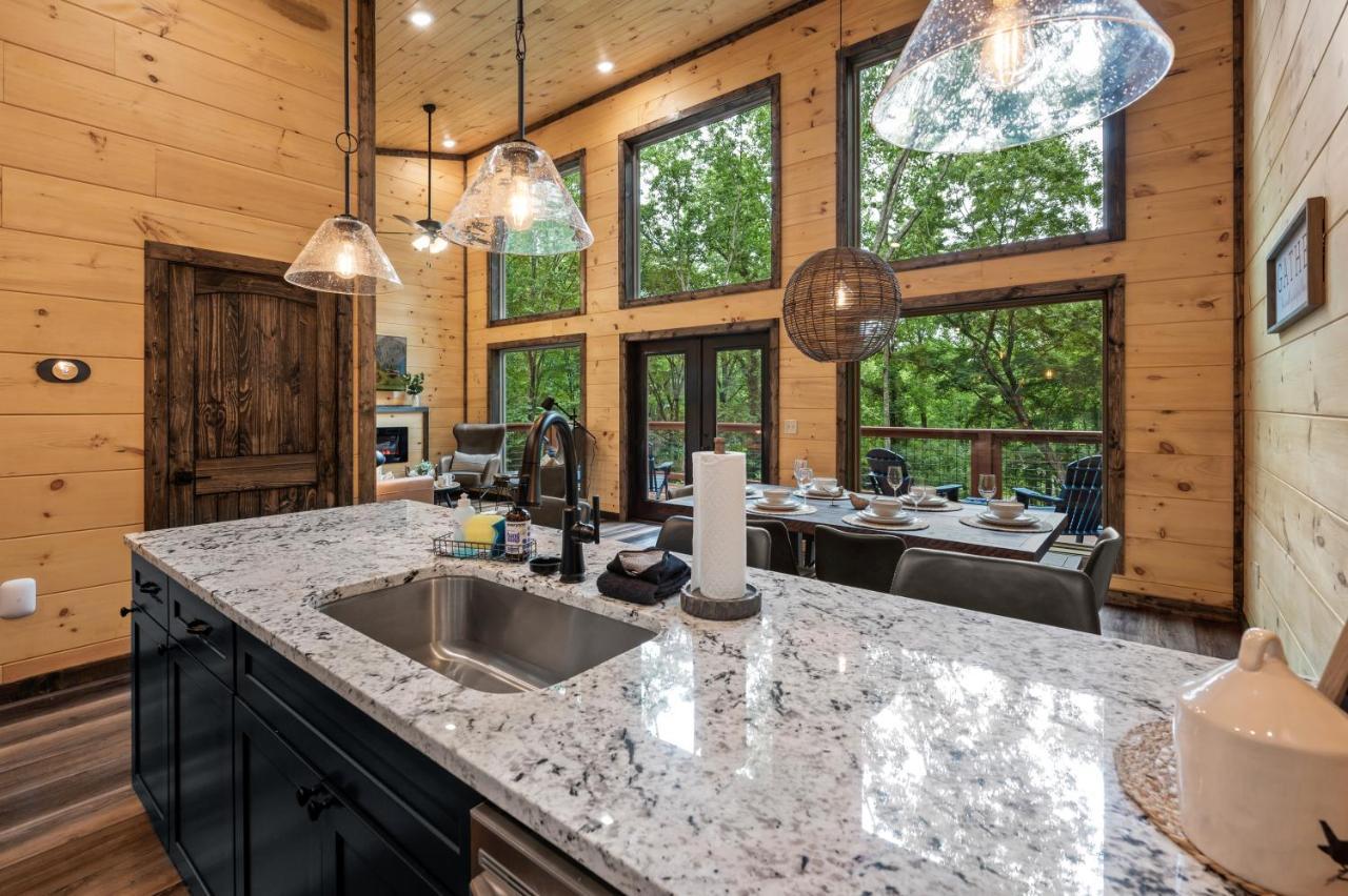 New Cozy Mountain Cabin Hot Tub Near Downtown Gatlinburg Eksteriør billede